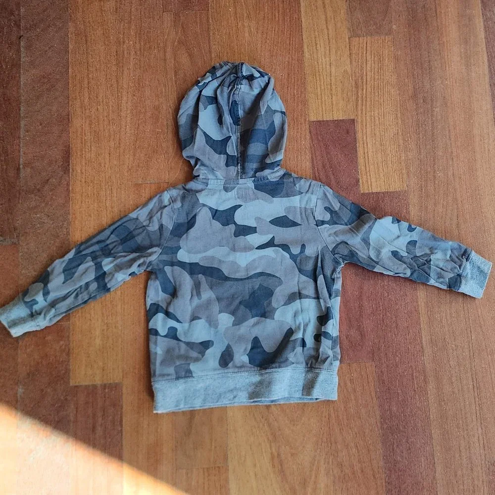 OshKosh B'gosh Gray Camo Hooded Jersey Size 3T